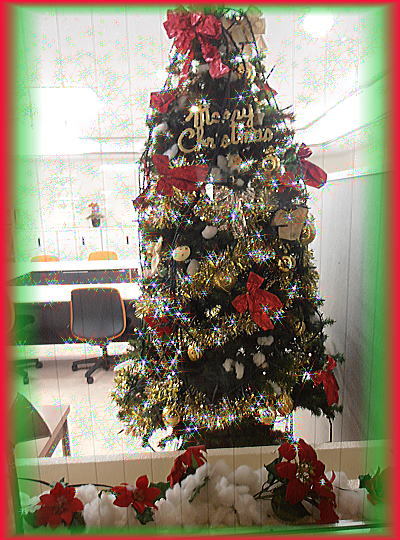 400１階ロビーのクリスマスツリー.jpg